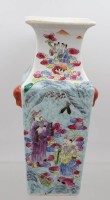 Auktion 374 / Los 15522 <br>Vase im Stil der Famille-Rose, gemarkt, &auml;lter, ca. H-28,5cm