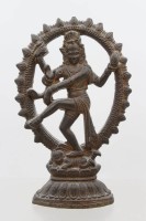 Auktion 374<br>traditionelle Metallskulptur des hinduistischen Gottes Shiva Nataraja, wohl Bronze,  ca. H-20cm