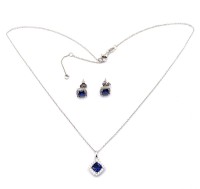 Auktion 374<br>Set, Halskette mit Anh&auml;nger, sowie Ohrstecker, 925er Silber, blaue u. klare Steine, zus. ca. 4,8gr., ca. L-42cm