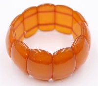 Auktion 374<br>Zug-Armband, wohl Bakelit, B-3cm
