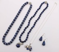 Auktion 374<br>Konvolut Lapis-Schmuck, kein Silber, ca. L-44cm