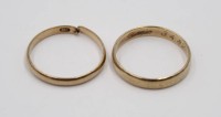 Auktion 374<br>2x schlichte 333er GG-Ringe, 1x besch&auml;digt, innen Gravuren, zus. ca. 3,7gr., ca. RG 61