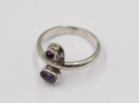 Auktion 374<br>925er Silber-Ring mit 2 lila Steinen, 3,6gr., RG 55