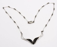 Auktion 374<br>elegantes Art-D&eacute;co-Collier aus 950er Silber, Onyxbesatz (Leider besch&auml;digt), ca. L-47cm, 8,4gr.