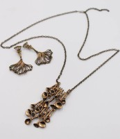 Auktion 374<br>Vintage-Renmoos-Schmuckset aus Bronze von Hannu Ikonen f&uuml;r Valo-Koru aus den 1970er-Jahren, ca. L-60cm Ohrh&auml;nger L-5cm