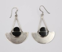 Auktion 374<br>Vintage-Ohrh&auml;nger im Art-D&eacute;co-Stil, Sterlingsilber, mit Onyx, 8,6gr., L-5,5cm