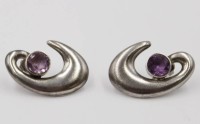 Auktion 374<br>elegante Ohrstecker, mattiertes 925er Sterlingsilber, mit Amethyst, zus. 7,5gr., L-3cm