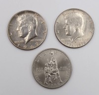 Auktion 374<br>Halbdollar aus den USA Pr&auml;sident John F. Kennedy 1967, Kennedy Bicentennial Half Dollar (1776-1976).USA Basketball / Olympia Gedenkm&uuml;nze (1995), 1x Silber