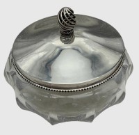 Auktion 374<br>gr. Kristall-Schale mit Silber-925- Deckel (133 gr.)