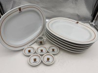 Auktion 374<br>12x Geschirrteile "Fischereihafen-Restaurant" mit Cuxhaven Wappen, 6x gr. Platten, 5xSch&auml;lchen, 1x Sahne-Portionsk&auml;nnchen, um 1940/50 "Heinrich"