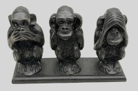 Auktion 374<br>Die drei indischen Affen, schweres Kunstharz, H-ca. 12 cm, B-ca. 20 cm