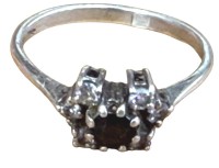 Auktion 374<br>Silberring-925-, schwarzer Centerstein, umringt von klaren Steinen, RG 53, 1,88 gr