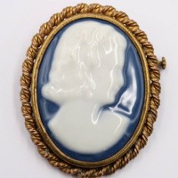 Auktion 374<br>Limoges-Porzellanbrosche, &auml;lter, ca. 5 x 4cm