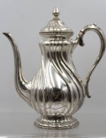 Auktion 374<br>hohe Kaffeekanne, versilbert, teilw. berieben, ca. H-27cm