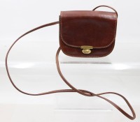 Auktion 374 / Los 13004 <br>vintage braune Leder-Umh&auml;ngetasche von The Bridge, getragene Erhaltung, ca. 13 x 16cm