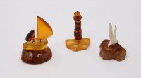 Auktion 374<br>3x div. kl. Bernsteinfiguren, ca. H-5cm