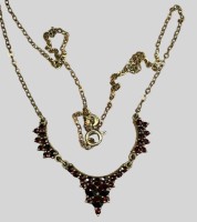 Auktion 374<br>Granat Collier, Double oder Normgold (-250-)??, L-ca. 45 cm, 5,25 gr, ungemarkt