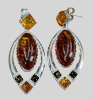 Auktion 374<br>Paar Ohrh&auml;nger, Silber-925- mit mehrfarbigen Bernsteinen, H-ca. 4 cm, zus. 10,09 gr