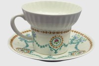 Auktion 374<br>Tasse und Untertasse " Lomonosov-Porzellanmanufaktur (LFZ) aus der Sowjetzeit (ca. 1970-1992) in der Form &bdquo;Volna&ldquo; (Welle).