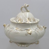 Auktion 374<br>gr. Bonboniere, Mitterteich,  Goldekor berieben, ca. H-19cm