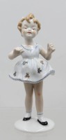 Auktion 374<br>Figur, M&auml;dchen in Kleid, wohl Wallendorf nur Nr. 1762, ca. H-17cm