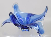 Auktion 374<br>Fingerschale, blaues Glas, ca. H-14,5cm D-28,5cm