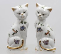 Auktion 374<br>Oaar Katzenfiguren, gemarkt, im japanischen Kutani-Stil, ca. H-18cm