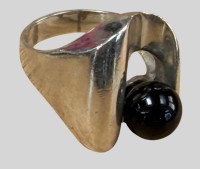 Auktion 374<br>Silberring-925- mit Onyx-Perle, RG 59, 10,13 gr
