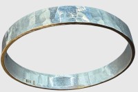 Auktion 374<br>massiver Silber-Armreif-835-, Hammerschlagdekor, B-1 cm, D-6,5 cm, 42,43 gr.