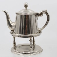 Auktion 374<br>kl. Teekanne auf Rechaud, vernickelt, ca. H-20cm