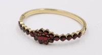 Auktion 374<br>Armband, Granat, Double, gute Erhaltung, ca. D-6,2cm