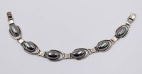 Auktion 374<br>Vintage-Gliederarmband aus Silber 925 mit oval geschliffenen H&auml;matit-Cabochons.