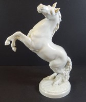Los 8003 <br>Hutschenreuther, grosses aufsteigendes Pferd, Weissporzellan, sign. K.Tutter, H-30 cm, gut erhalten,,