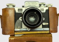 Auktion 374 / Los 14506 <br>Alpa - Reflex mit Deleft Alfinon 5cm f/2,8 - defective , in orig. Lederetui, hochwertige Schweizer Reflexkamera