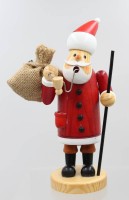 Auktion 374<br>wohl Sikora ? RM-A R&auml;ucherm&auml;nnchen aus Holz, das den Weihnachtsmann mit einem Jutesack und einer Pfeife darstellt.