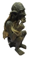 Auktion 374<br>"Der Denker" auf afrikanischer Art, alte Holzschnitzerei , Stzender auf Hocker mit Kleidung, ein Ohr fehlt, H-17 cm