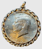 Auktion 374<br>M&uuml;nzanh&auml;nger Half Dollar 1964, J.F. Kennedy, 16,26 gr.