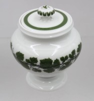 Auktion 374<br>Zuckerdose auf Stand, Meissen Schwertermarke, 1. Wahl, &auml;lter, ca. H-11cm