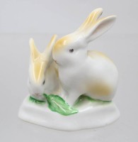 Auktion 374<br>kl. Hasengruppe,  Holl&oacute;h&aacute;zi Porcel&aacute;ngy&aacute;r, Ungarn, ca. H-7,2cm