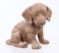 Auktion 374 / Los 9071 <br>sitzenden Dackelwelpen, Karlsruher Majolika, Entw. Lilly Hummel-K&ouml;nig, ca. H-13cm