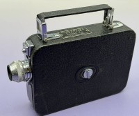 Auktion 374 / Los 14521 <br>FILMKAMERA, Cin&eacute;-Kodak Eight, Modell 60, Eastman Kodak Co in orig. Tasche, gut erhalten, 30-40-er Jahre