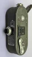 Auktion 374<br>Keystone 8mm-Filmkamera (Modell K-8) aus den 1930er/1940er-Jahren mit einer eingepassten Belichtungstabelle, Schl&uuml;sselwerk
