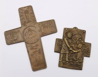 Auktion 374 / Los 15115 <br>2x Bronze-Kreuze, Taufbeigaben, gr&ouml;&szlig;te 13,5 x 11cm