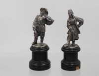 Auktion 374<br>Paar Figuren, um 1900, wohl Zinnm Geiger besch&auml;digt, bei Dame der Sockel wurmstichig und besch&auml;digt, ca. H-16cm