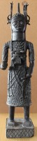 Auktion 374<br>Oba Krieger, Bronze, K&ouml;nigreich Benin (Nigeria), &auml;lter, ca. H-92cm ca. 20 Kg