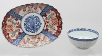 Auktion 374 / Los 15576 <br>Imari-Porzellanteller sowie eine Reisschale, Platte ca. 22 x 16cm