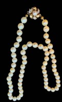 Auktion 374<br>Perlenkette mit Goldschliesse-585-, D-ca. 5 mm, L-48 cm