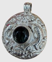 Auktion 374<br>gr. Anh&auml;nger, Silber-925- mit gr&uuml;nen Cabouchon, H- mit starrer &Ouml;se 4,5 cm, 22 gr.