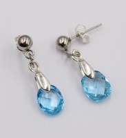 Auktion 374<br>Paar Ohrstecker, versilbert mit Blautopas, ca. L-2,5cm
