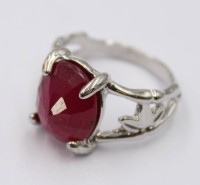 Auktion 374<br>versilberter Ring mit erhitztem Rubin, ca. 6 Karat, RG 51
